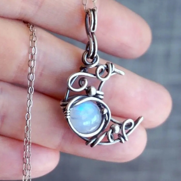 LAST ONE!!! New! Moon charm - Picture 4 of 7